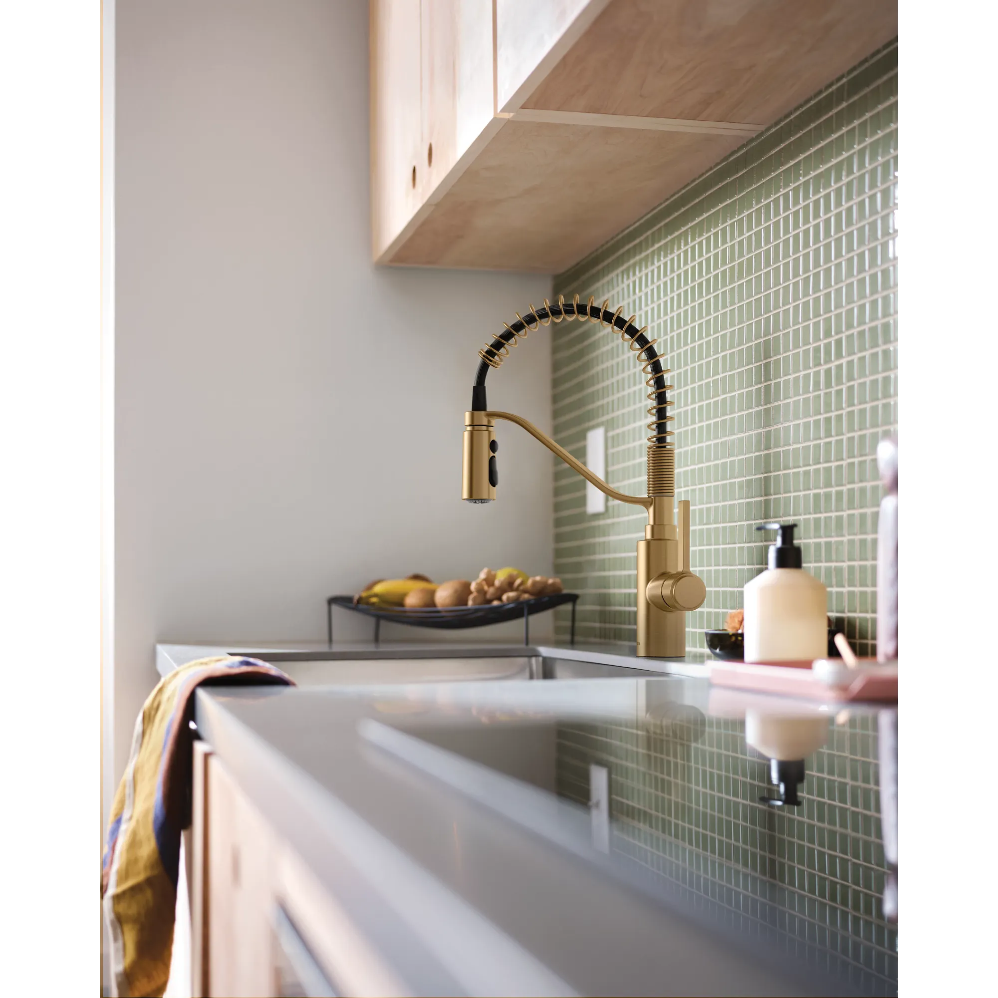 Genta LX One-Handle Pre-Rinse Spring Pulldown Kitchen Faucet - Image 31