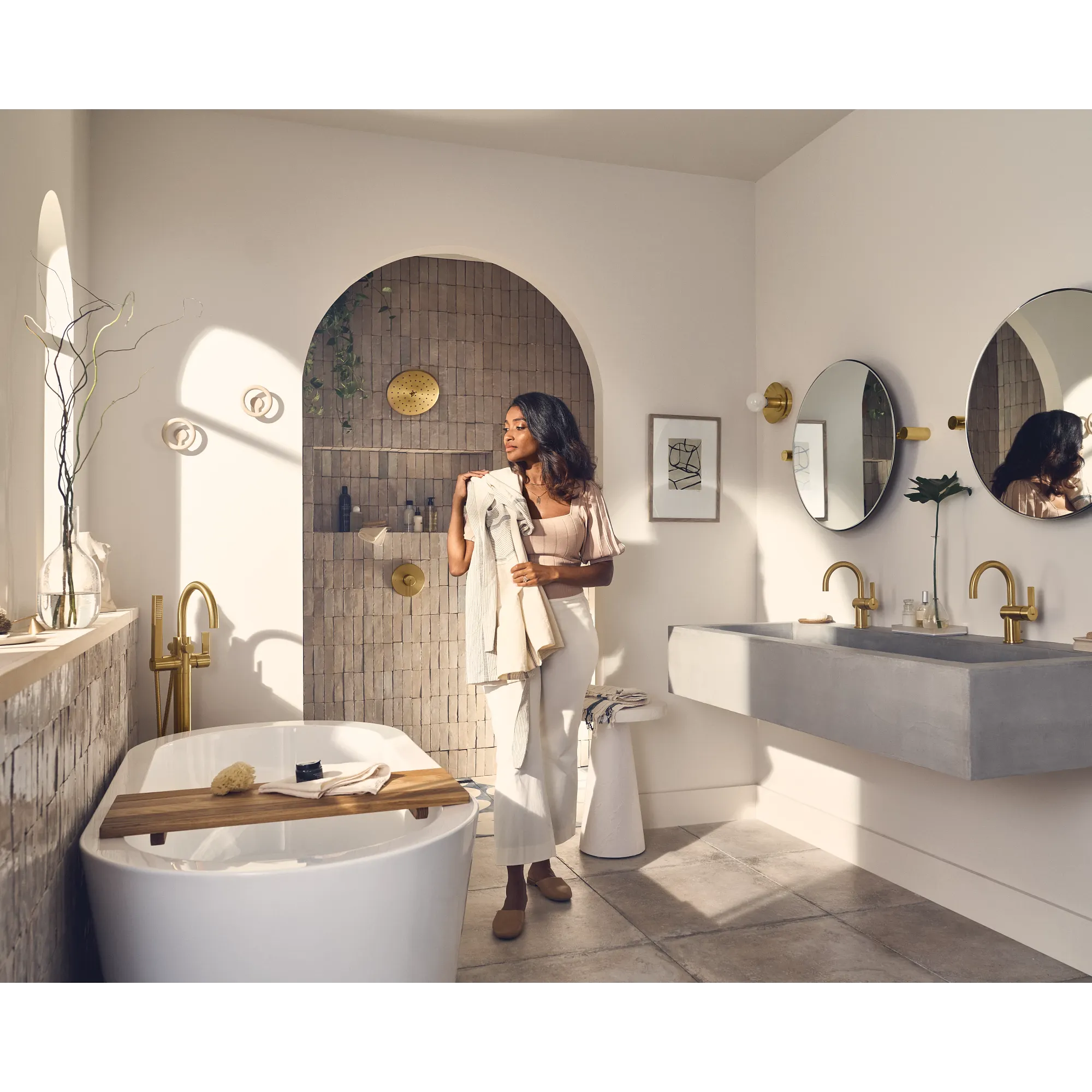 Cia Chrome one-handle tub filler includes hand shower - Image 21
