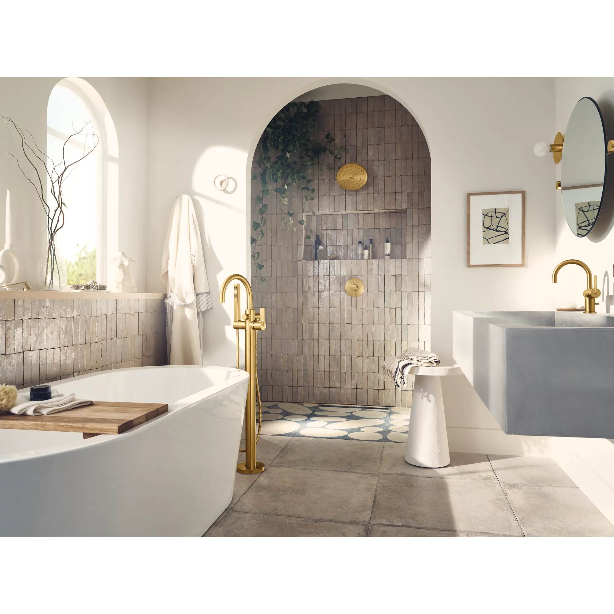 Cia Chrome one-handle tub filler includes hand shower - Image 6