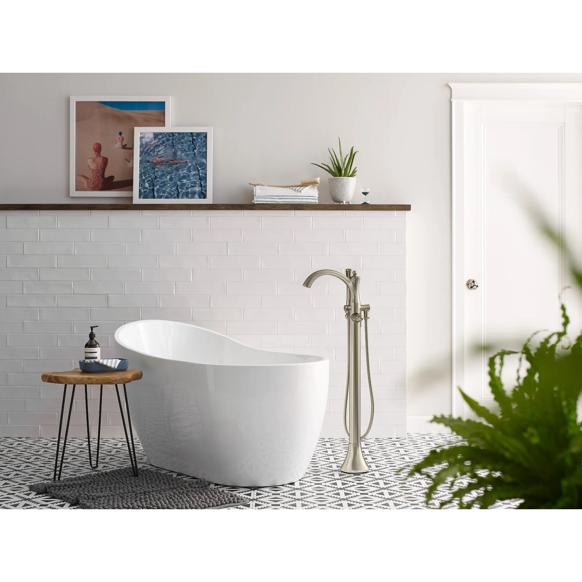 Wynford Chrome one-handle tub filler includes hand shower - Image 6