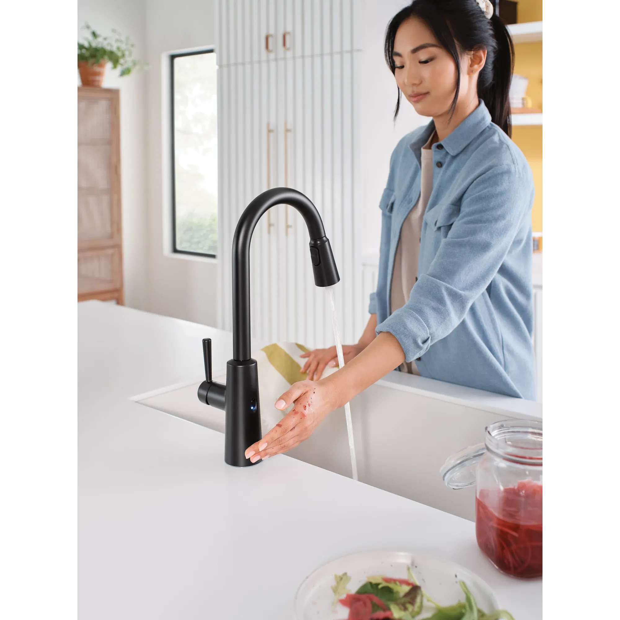 Riley MotionSense Wave One-Handle Pulldown Touchless Kitchen Faucet - Image 21