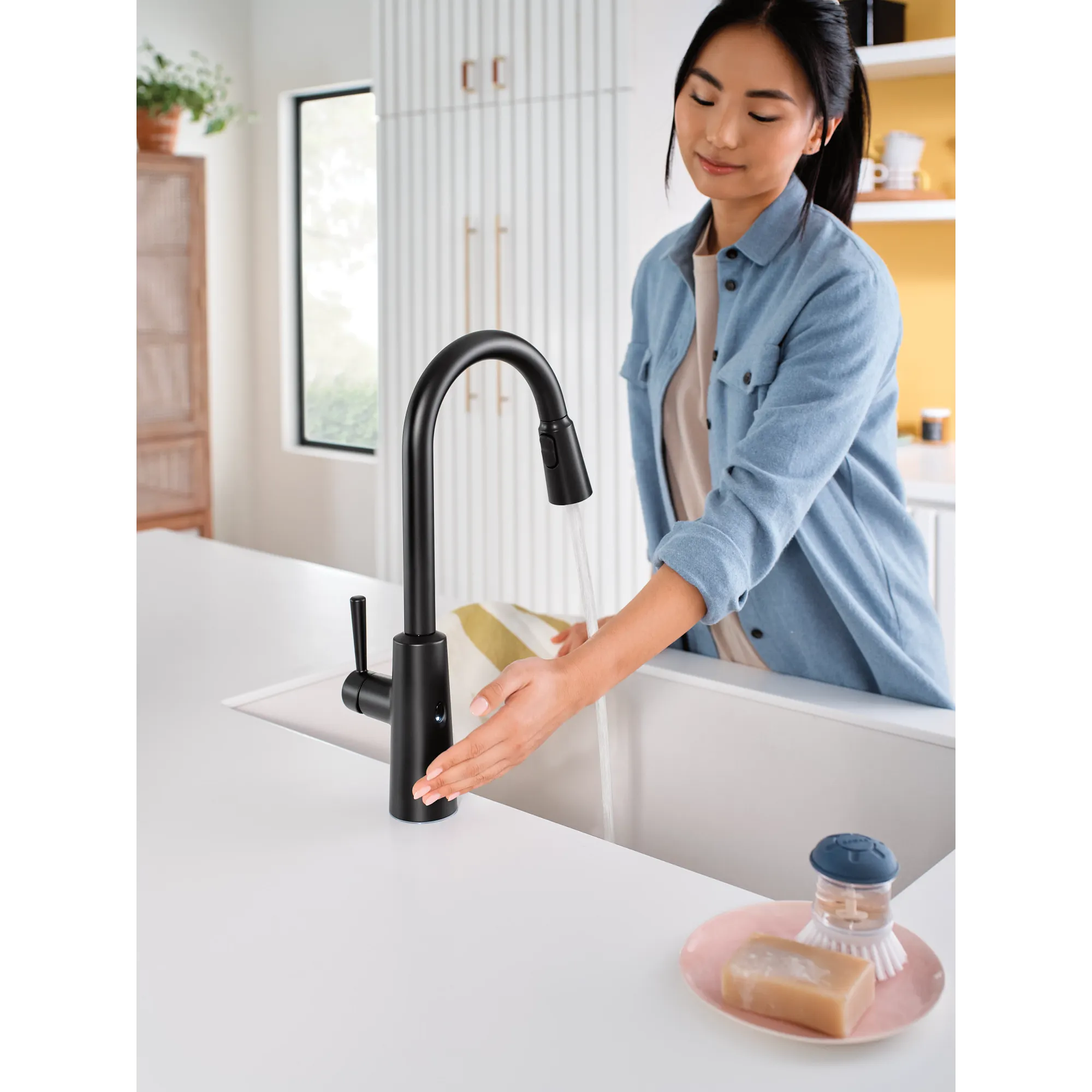 Riley MotionSense Wave One-Handle Pulldown Touchless Kitchen Faucet - Image 23