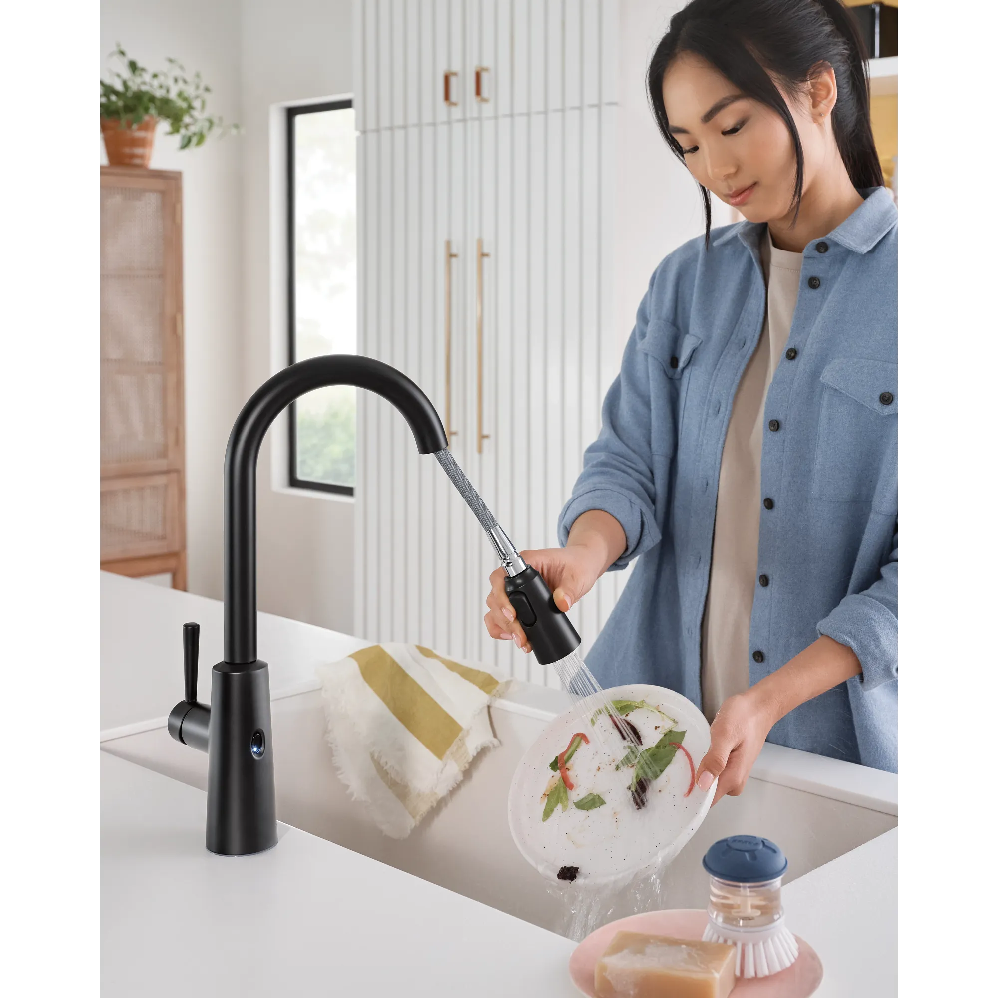 Riley MotionSense Wave One-Handle Pulldown Touchless Kitchen Faucet - Image 24