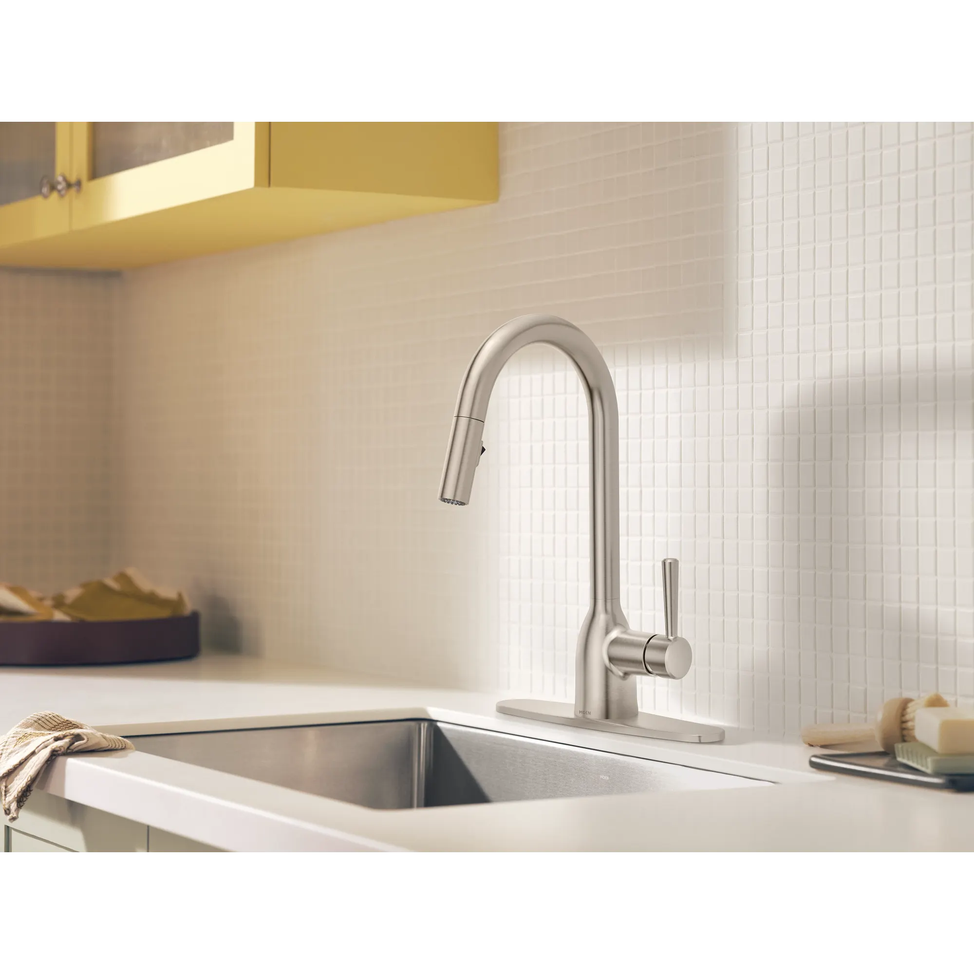 Chateau Spot resist stainless one-handle kitchen faucet - Image 2