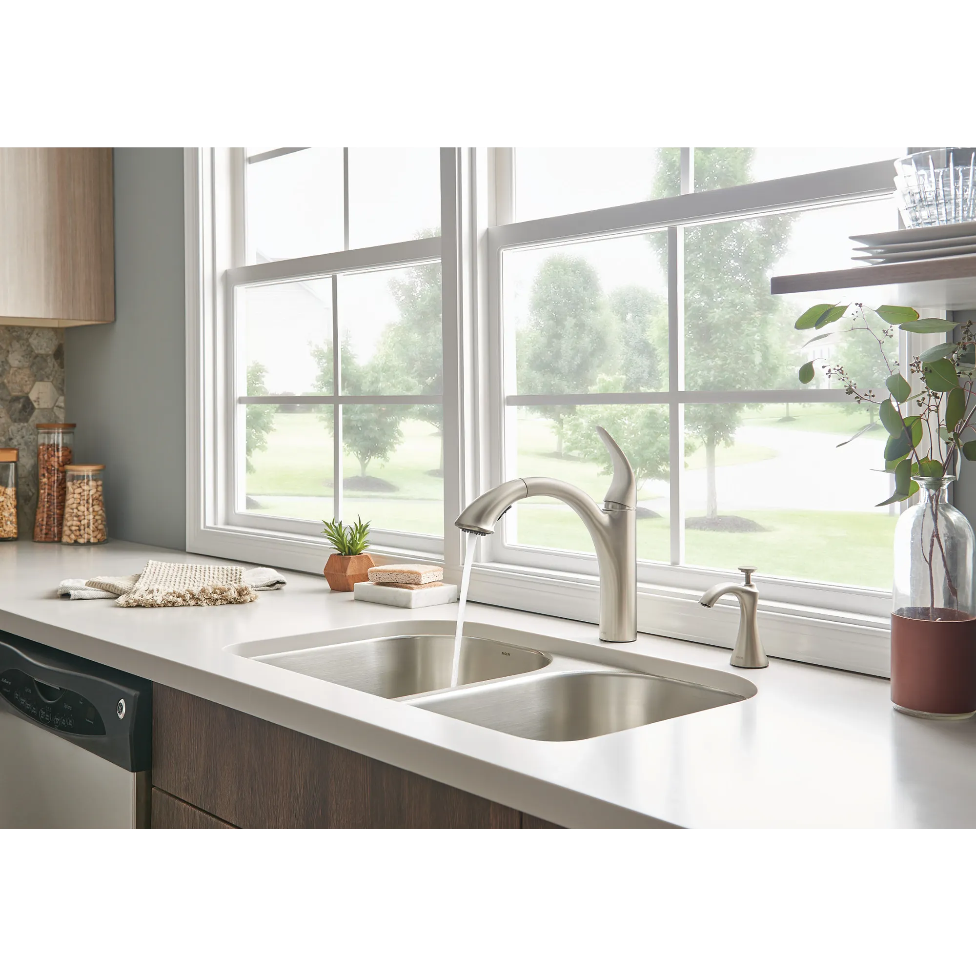 Camerist One-Handle Pullout Kitchen Faucet - Image 25