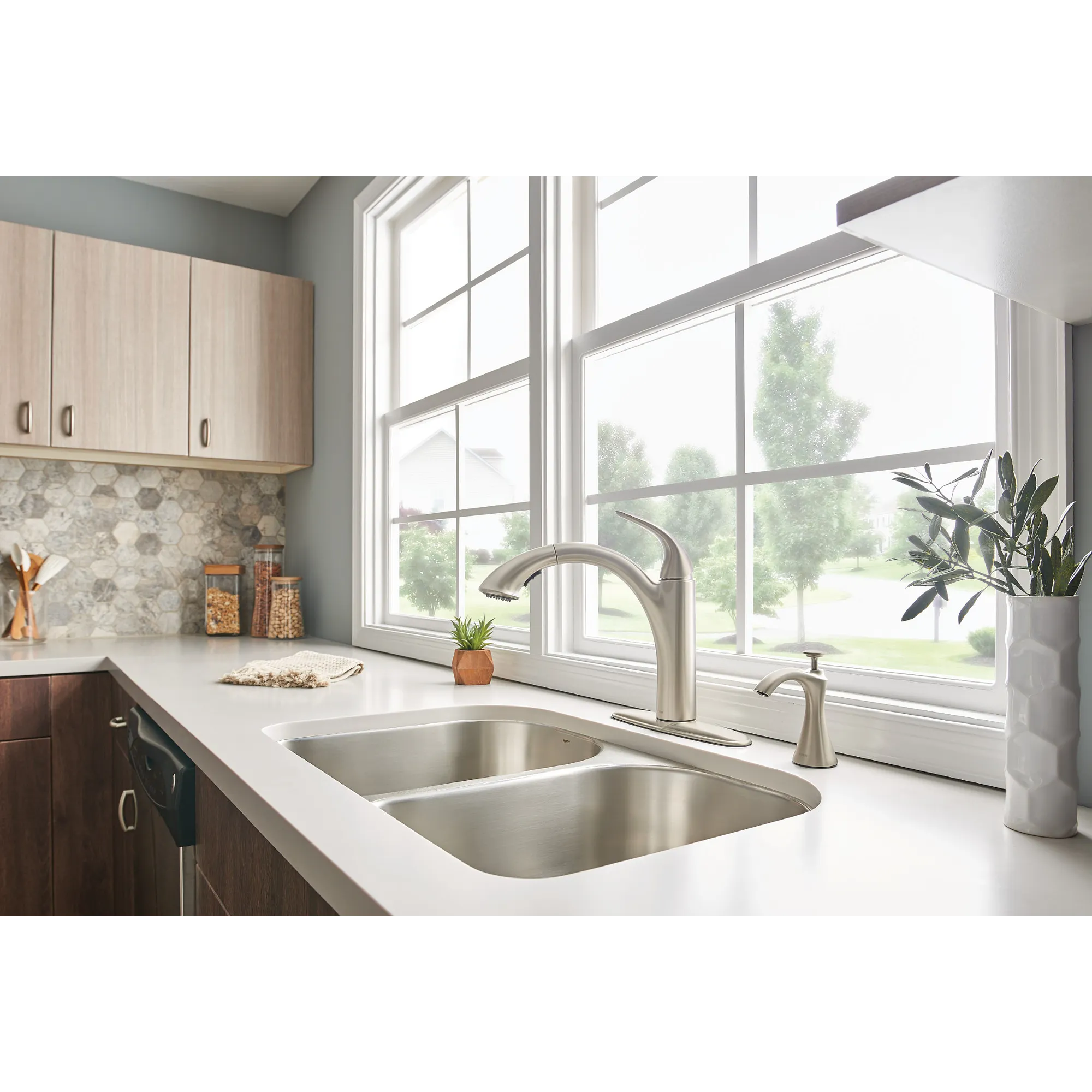 Camerist One-Handle Pullout Kitchen Faucet - Image 5