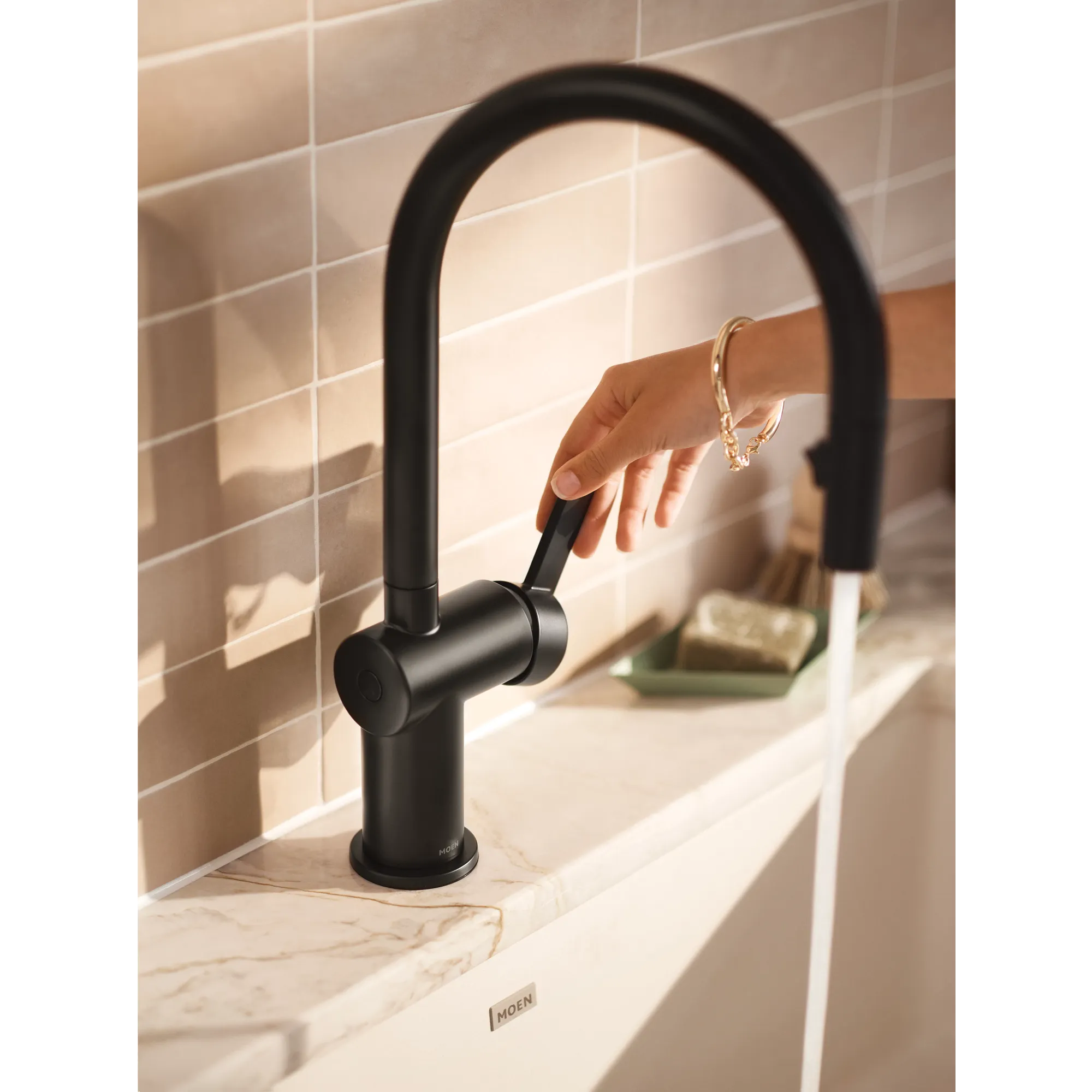 Cia MotionSense Wave One-Handle Pulldown Touchless Kitchen Faucet - Image 16
