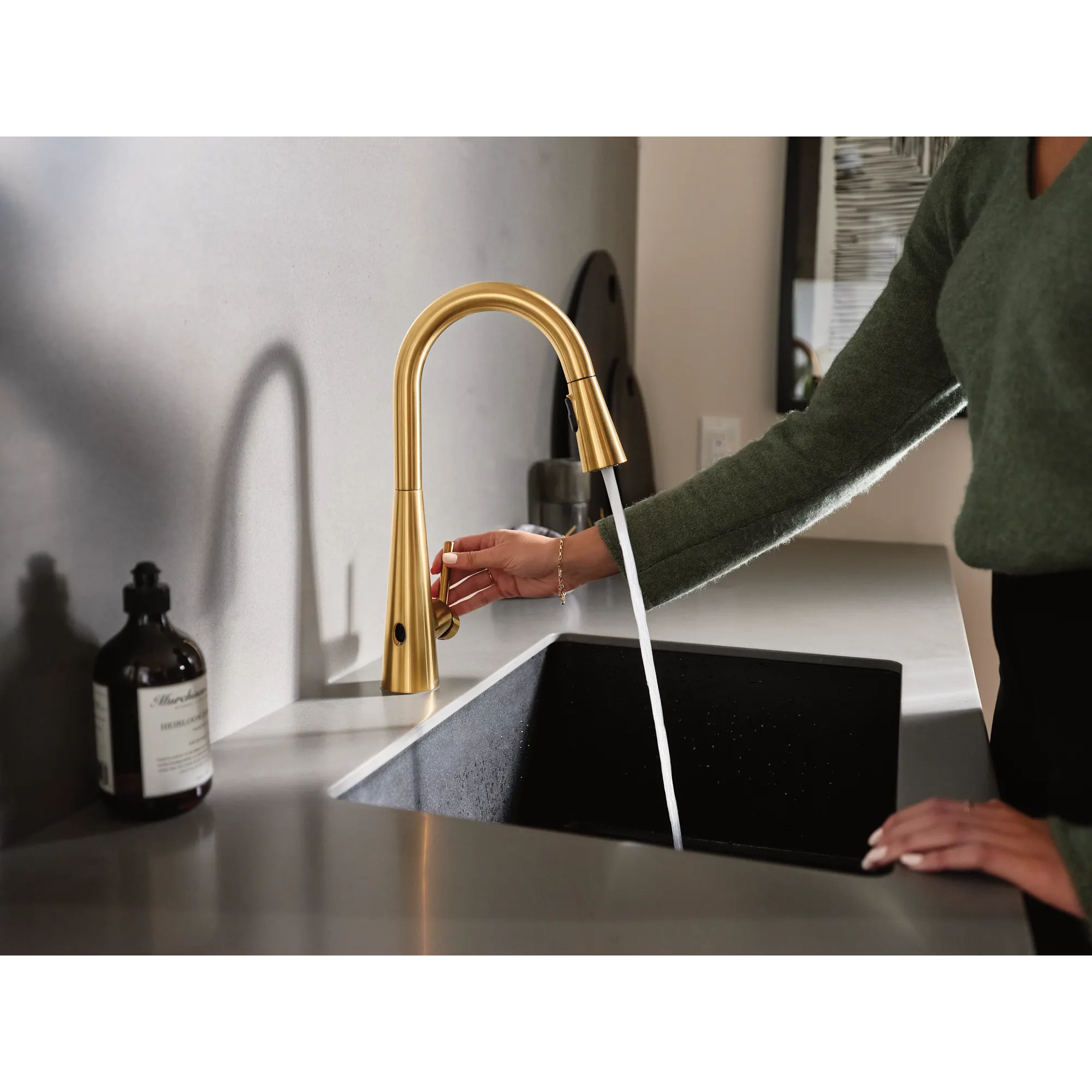 Sleek MotionSense Wave One-Handle Pulldown Touchless Kitchen Faucet - Image 29
