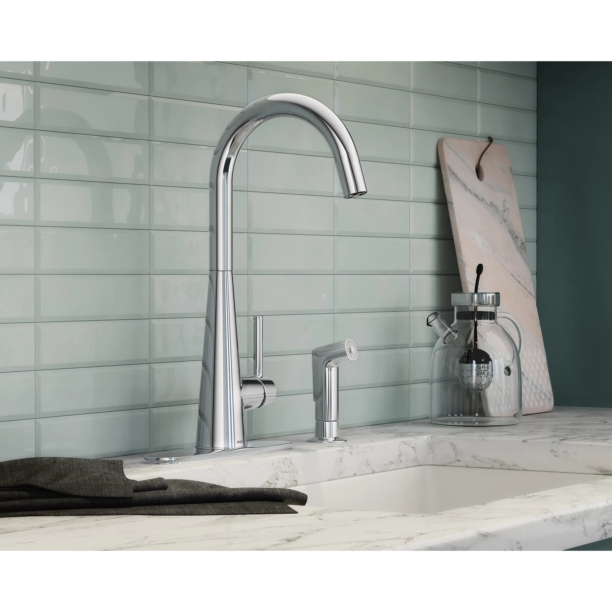 Sleek Chrome One-Handle Kitchen Faucet - Image 3