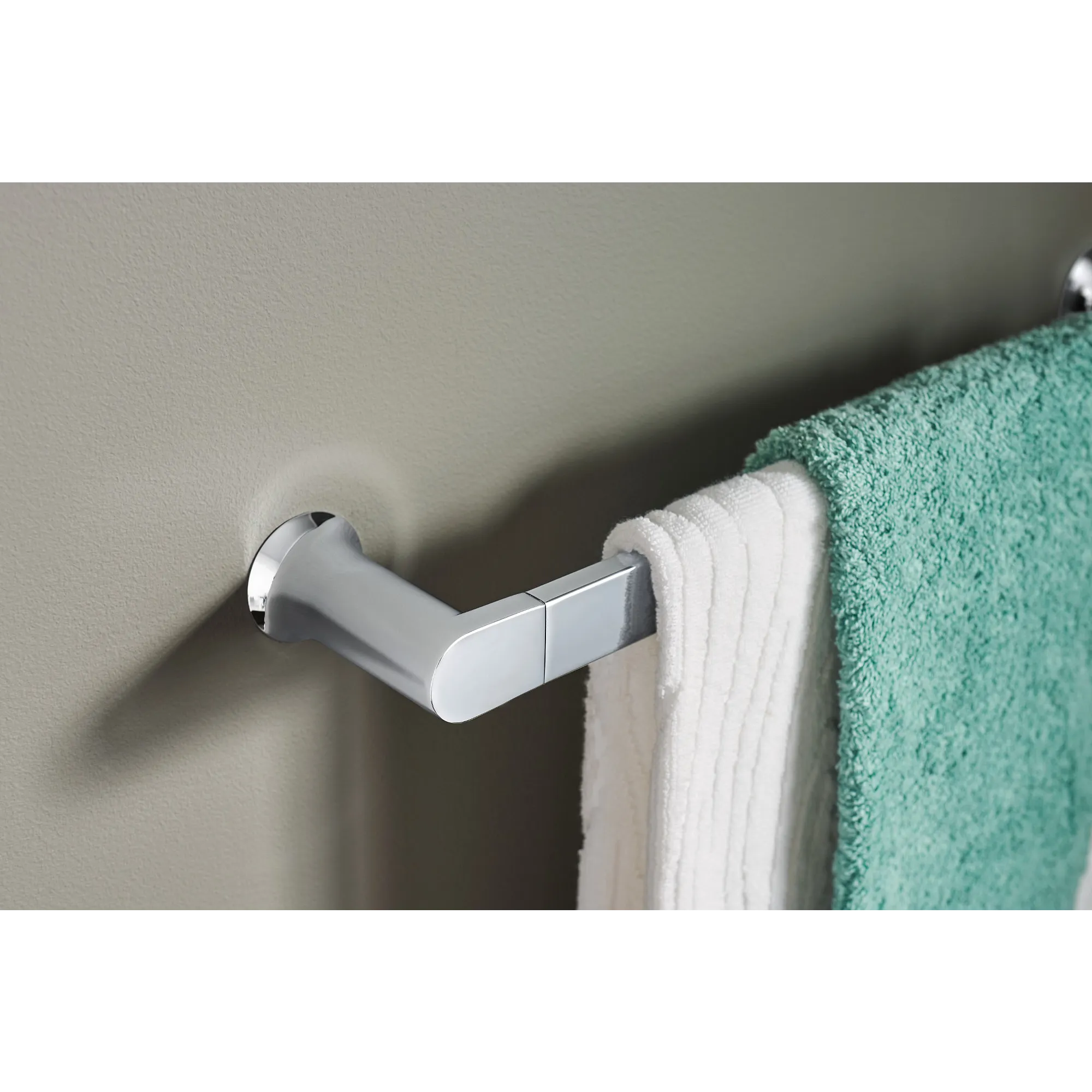Genta LX Chrome 18" Towel Bar - Image 2