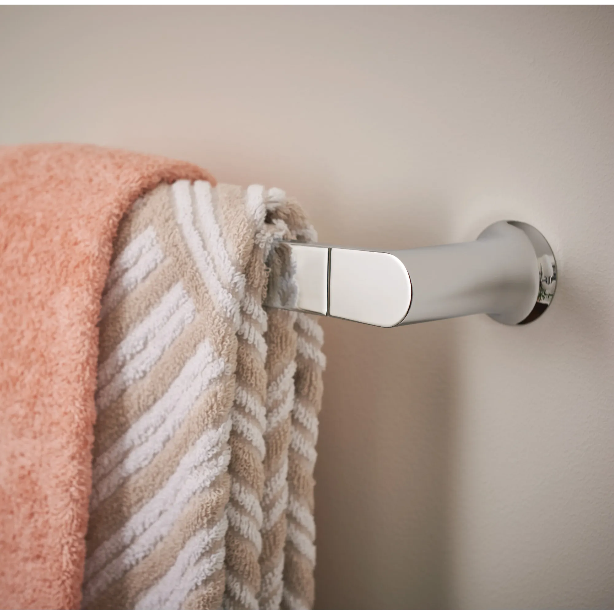 Genta LX Chrome 18" Towel Bar - Image 5