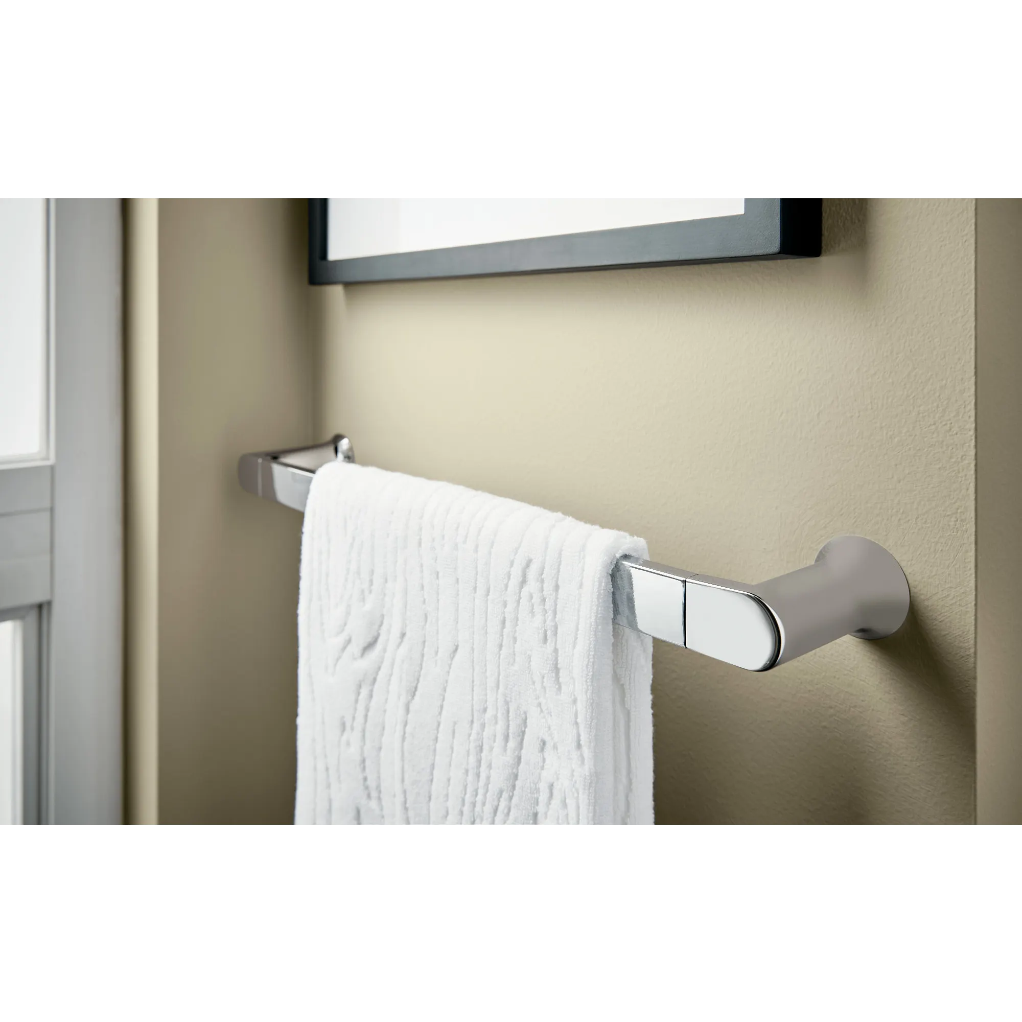 Genta LX Chrome 18" Towel Bar - Image 7