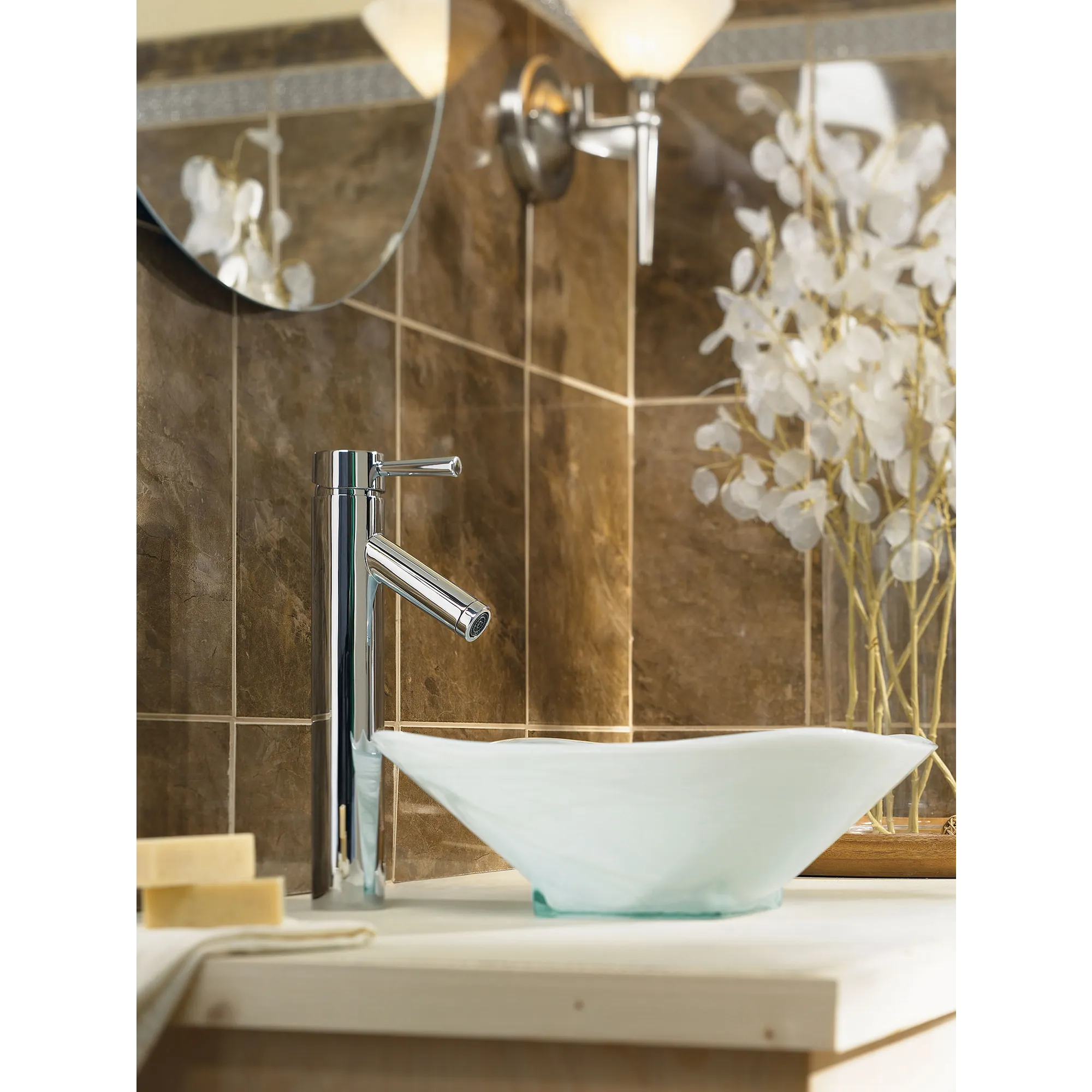 Level Chrome one-handle low arc bathroom faucet - Image 3