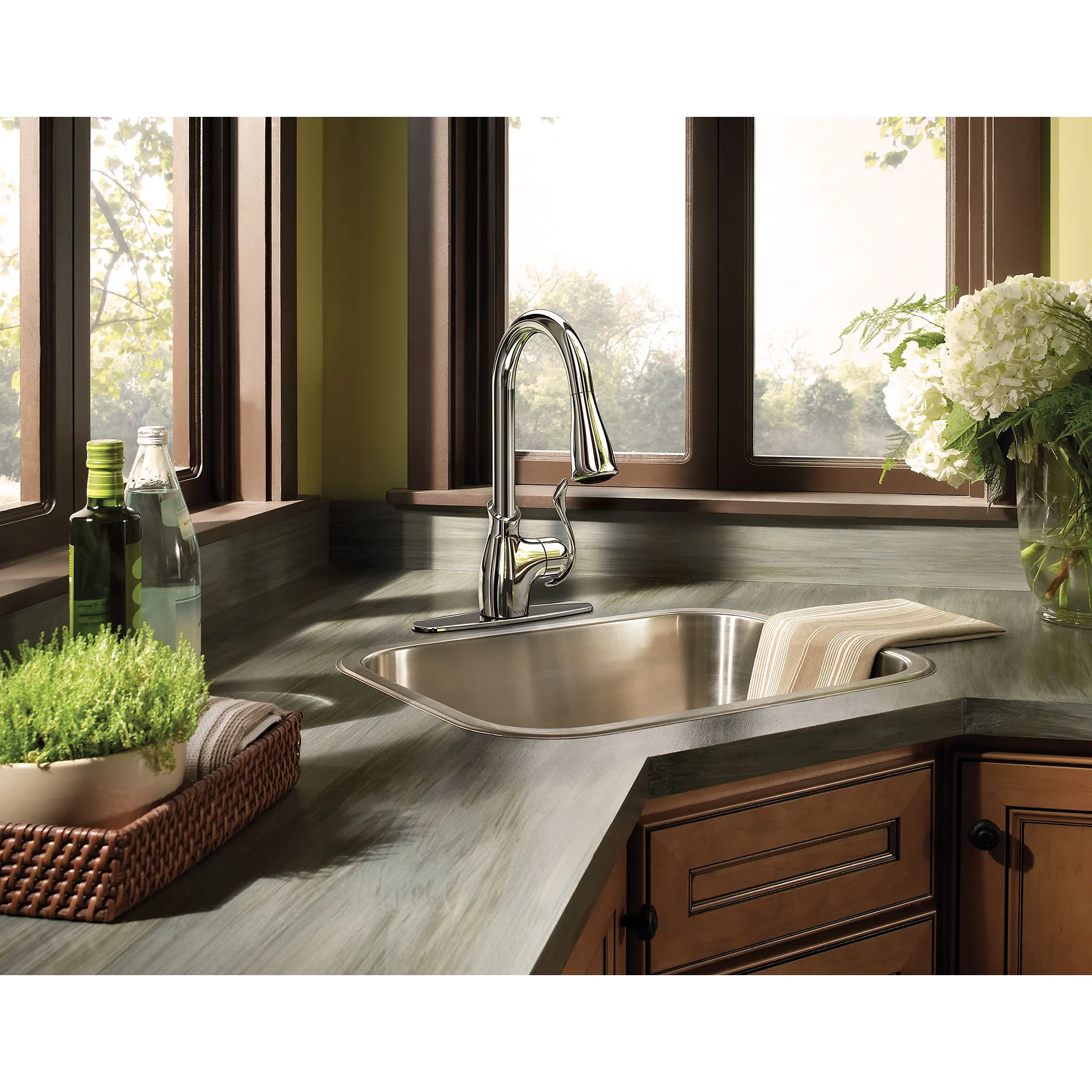 Boutique One-handle High Arc Pulldown Kitchen Faucet - Image 2