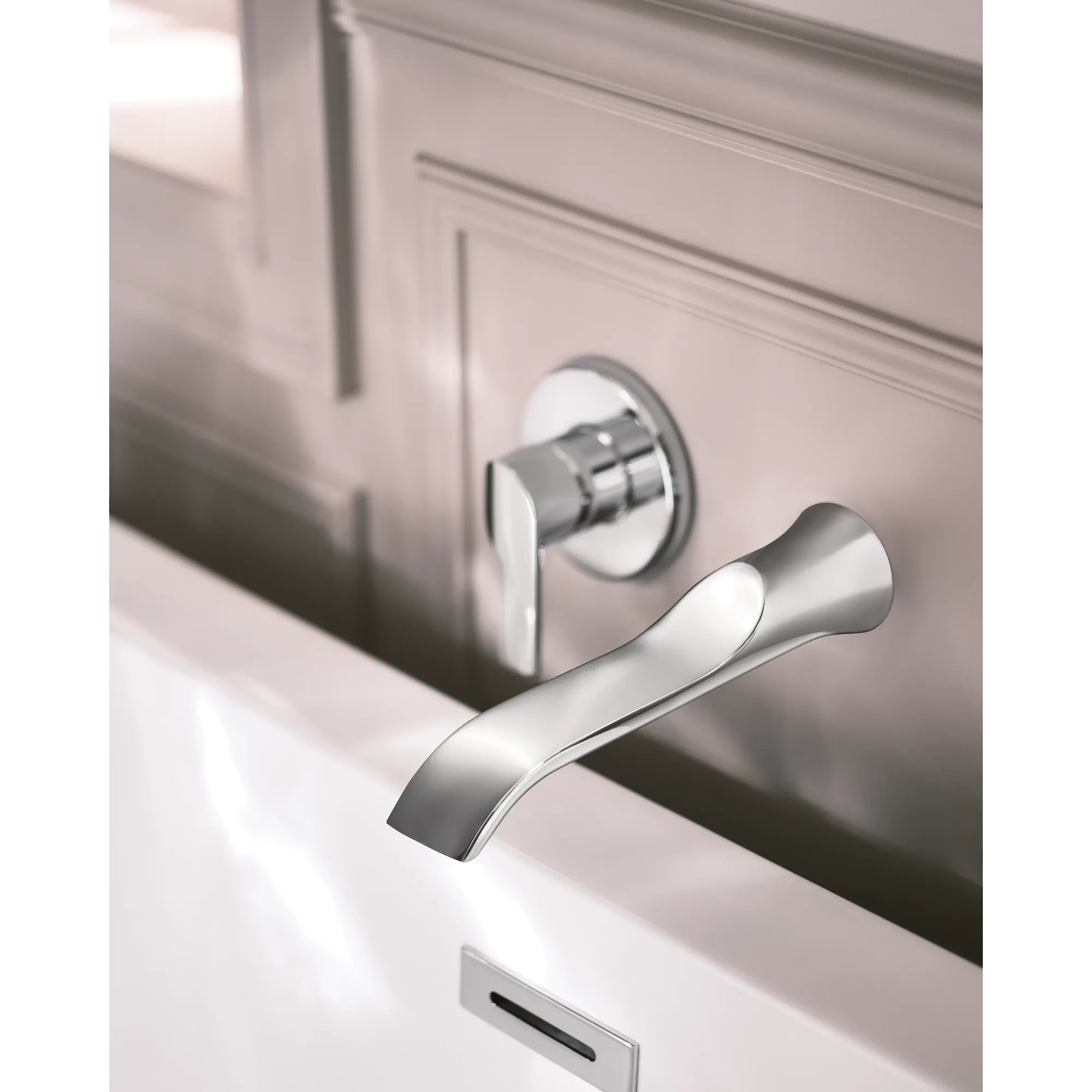 Doux Wall Mount Tub Filler Trim - Image 7