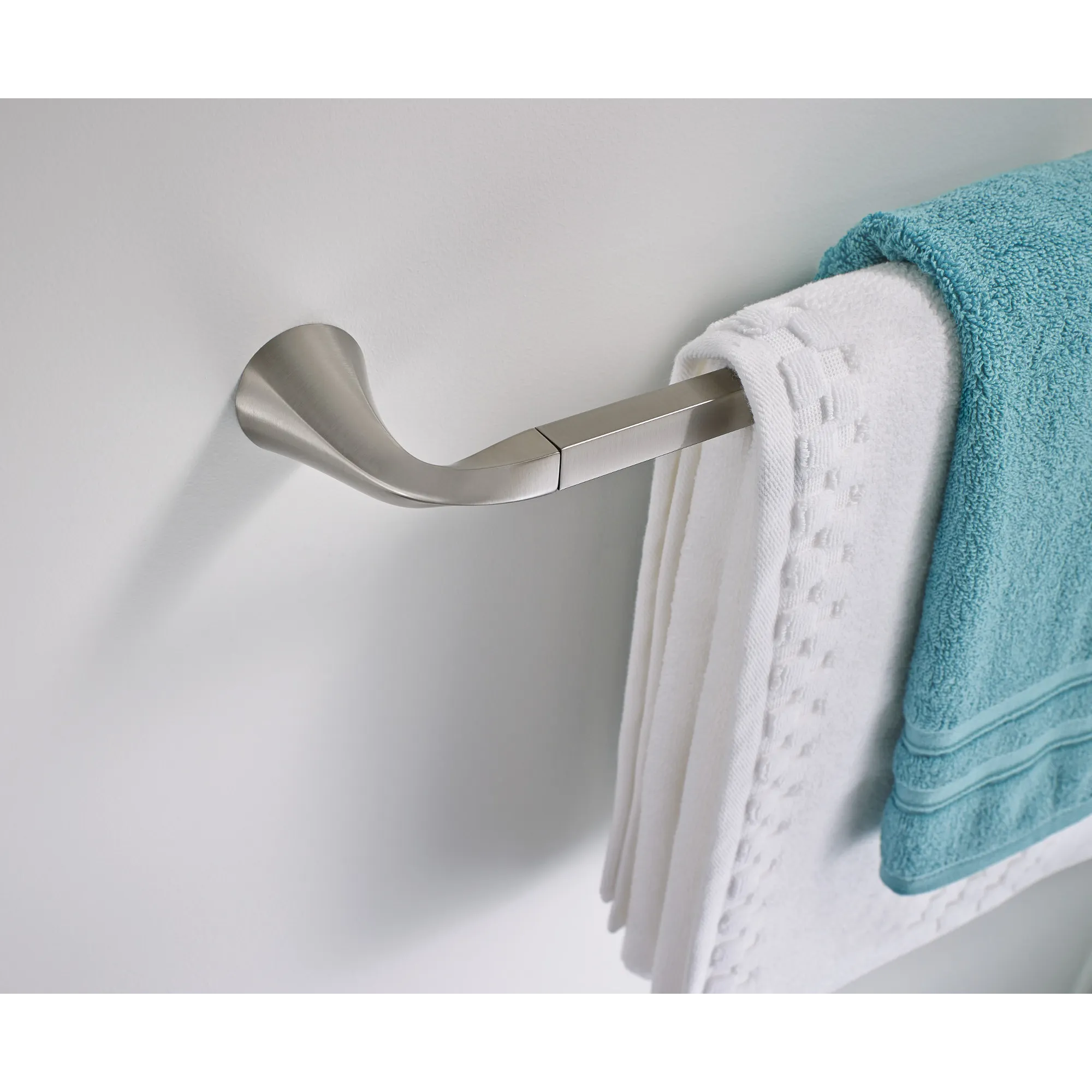 Oxby Brushed nickel 24" Towel Bar - Image 2