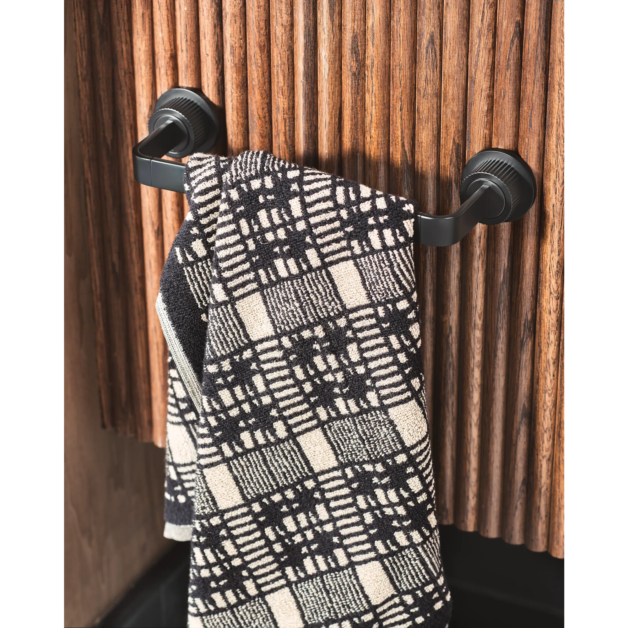 Cambium Chrome hand towel bar - Image 7